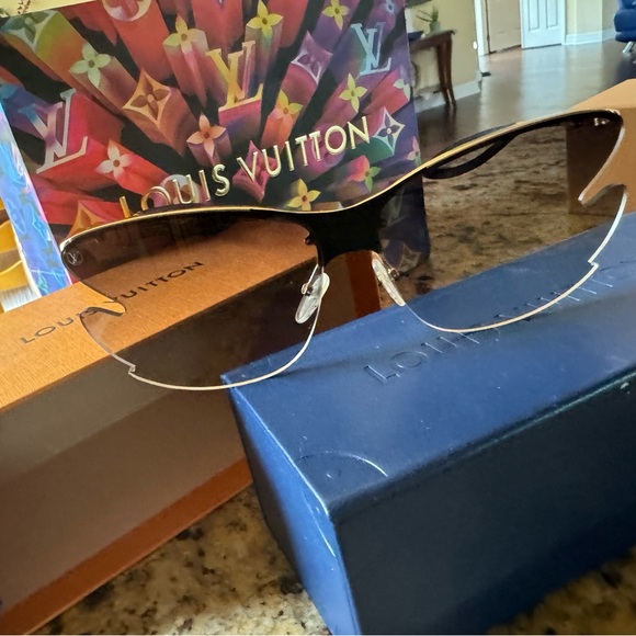 Louis Vuitton sunglasses - absolute perfect condition - Picture 3 of 4